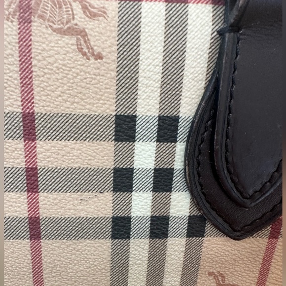 PRE-LOVED Authentic Burberry Vintage Checks Medium Bowling Bag - Picture 6 of 16